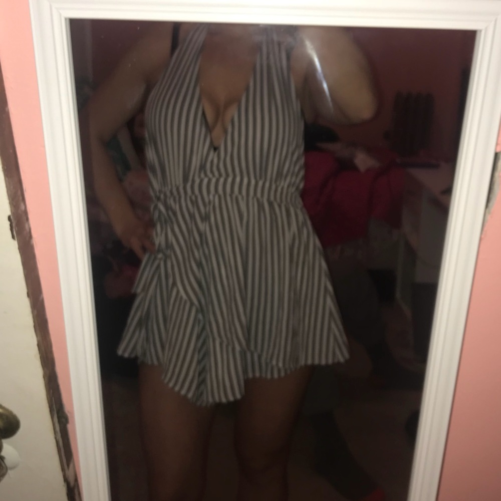 Fashion Nova halter top romper sz L